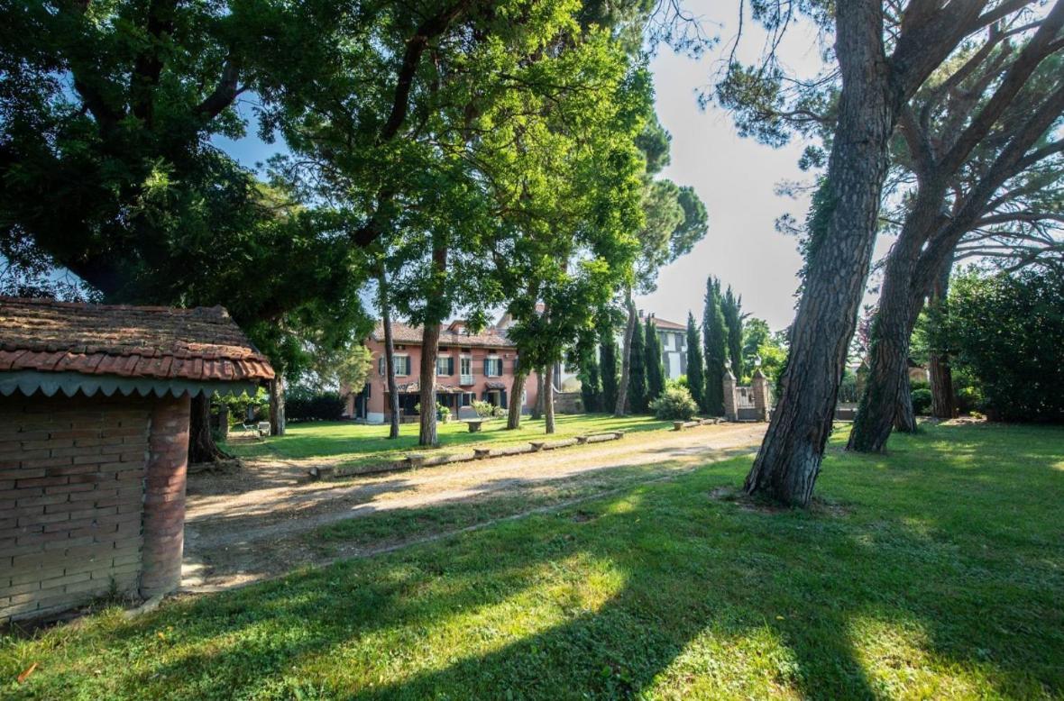 Villa Ottocentesca Immersa Nel Verde Montecavolo Exterior foto